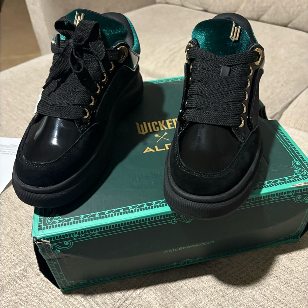Wicked for good Elphaba wizard of OZ Glinda ALDO sneakers 9 W 7.5 M nwt